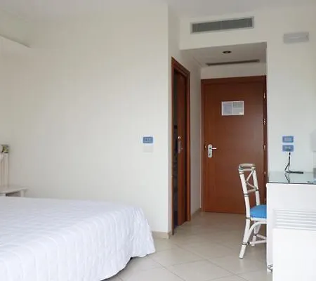 فندق Elaia Garden 3*