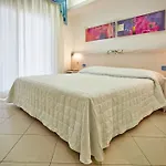 فندق Elaia Garden 3*