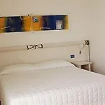 فندق Elaia Garden 3*