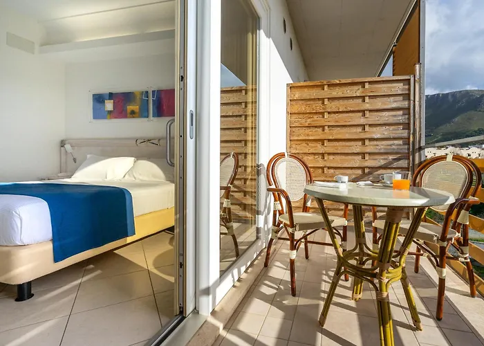 ホテル Elaia Garden 3*